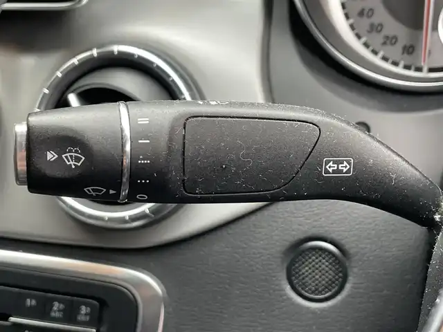 メルセデス・ベンツ ＣＬＡ２５０ 4MATIC 滋賀県 2016(平28)年 8.9万km カルサイトホワイト 純正HDDナビ/・Bluetooth/・CD、DVD/・ミュージック録音再生/AMGライン/・AMGスタイリングパッケージ（エアロ）/・シルバーダイヤモンドフロントグリル/・前席パワーシート/・18インチAMGアルミホイール/・フロントブレーキキャリパー＆ディスク/・前席ランバーサポート/・AMGスポーツステアリング/バックカメラ/ETC/ハーフレザーシート/前席シートヒーター/キセノンヘッドライト/前後コーナーセンサー/クルーズコントロール/ブラインドスポットアシスト/レーンキープアシスト/衝突防止アシストプラス/ESP/アテンションアシスト