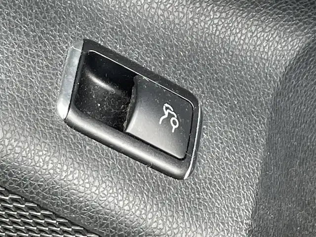 メルセデス・ベンツ ＣＬＡ２５０ 4MATIC 滋賀県 2016(平28)年 8.9万km カルサイトホワイト 純正HDDナビ/・Bluetooth/・CD、DVD/・ミュージック録音再生/AMGライン/・AMGスタイリングパッケージ（エアロ）/・シルバーダイヤモンドフロントグリル/・前席パワーシート/・18インチAMGアルミホイール/・フロントブレーキキャリパー＆ディスク/・前席ランバーサポート/・AMGスポーツステアリング/バックカメラ/ETC/ハーフレザーシート/前席シートヒーター/キセノンヘッドライト/前後コーナーセンサー/クルーズコントロール/ブラインドスポットアシスト/レーンキープアシスト/衝突防止アシストプラス/ESP/アテンションアシスト