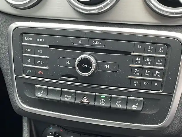 メルセデス・ベンツ ＣＬＡ２５０ 4MATIC 滋賀県 2016(平28)年 8.9万km カルサイトホワイト 純正HDDナビ/・Bluetooth/・CD、DVD/・ミュージック録音再生/AMGライン/・AMGスタイリングパッケージ（エアロ）/・シルバーダイヤモンドフロントグリル/・前席パワーシート/・18インチAMGアルミホイール/・フロントブレーキキャリパー＆ディスク/・前席ランバーサポート/・AMGスポーツステアリング/バックカメラ/ETC/ハーフレザーシート/前席シートヒーター/キセノンヘッドライト/前後コーナーセンサー/クルーズコントロール/ブラインドスポットアシスト/レーンキープアシスト/衝突防止アシストプラス/ESP/アテンションアシスト