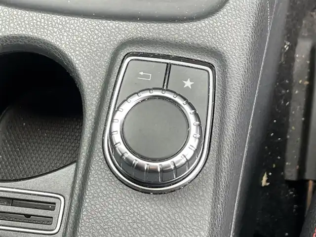 メルセデス・ベンツ ＣＬＡ２５０ 4MATIC 滋賀県 2016(平28)年 8.9万km カルサイトホワイト 純正HDDナビ/・Bluetooth/・CD、DVD/・ミュージック録音再生/AMGライン/・AMGスタイリングパッケージ（エアロ）/・シルバーダイヤモンドフロントグリル/・前席パワーシート/・18インチAMGアルミホイール/・フロントブレーキキャリパー＆ディスク/・前席ランバーサポート/・AMGスポーツステアリング/バックカメラ/ETC/ハーフレザーシート/前席シートヒーター/キセノンヘッドライト/前後コーナーセンサー/クルーズコントロール/ブラインドスポットアシスト/レーンキープアシスト/衝突防止アシストプラス/ESP/アテンションアシスト