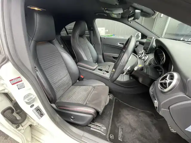 メルセデス・ベンツ ＣＬＡ２５０ 4MATIC 滋賀県 2016(平28)年 8.9万km カルサイトホワイト 純正HDDナビ/・Bluetooth/・CD、DVD/・ミュージック録音再生/AMGライン/・AMGスタイリングパッケージ（エアロ）/・シルバーダイヤモンドフロントグリル/・前席パワーシート/・18インチAMGアルミホイール/・フロントブレーキキャリパー＆ディスク/・前席ランバーサポート/・AMGスポーツステアリング/バックカメラ/ETC/ハーフレザーシート/前席シートヒーター/キセノンヘッドライト/前後コーナーセンサー/クルーズコントロール/ブラインドスポットアシスト/レーンキープアシスト/衝突防止アシストプラス/ESP/アテンションアシスト