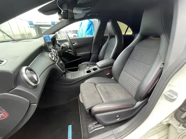 メルセデス・ベンツ ＣＬＡ２５０ 4MATIC 滋賀県 2016(平28)年 8.9万km カルサイトホワイト 純正HDDナビ/・Bluetooth/・CD、DVD/・ミュージック録音再生/AMGライン/・AMGスタイリングパッケージ（エアロ）/・シルバーダイヤモンドフロントグリル/・前席パワーシート/・18インチAMGアルミホイール/・フロントブレーキキャリパー＆ディスク/・前席ランバーサポート/・AMGスポーツステアリング/バックカメラ/ETC/ハーフレザーシート/前席シートヒーター/キセノンヘッドライト/前後コーナーセンサー/クルーズコントロール/ブラインドスポットアシスト/レーンキープアシスト/衝突防止アシストプラス/ESP/アテンションアシスト
