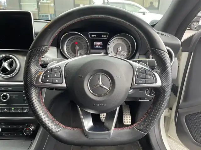 メルセデス・ベンツ ＣＬＡ２５０ 4MATIC 滋賀県 2016(平28)年 8.9万km カルサイトホワイト 純正HDDナビ/・Bluetooth/・CD、DVD/・ミュージック録音再生/AMGライン/・AMGスタイリングパッケージ（エアロ）/・シルバーダイヤモンドフロントグリル/・前席パワーシート/・18インチAMGアルミホイール/・フロントブレーキキャリパー＆ディスク/・前席ランバーサポート/・AMGスポーツステアリング/バックカメラ/ETC/ハーフレザーシート/前席シートヒーター/キセノンヘッドライト/前後コーナーセンサー/クルーズコントロール/ブラインドスポットアシスト/レーンキープアシスト/衝突防止アシストプラス/ESP/アテンションアシスト
