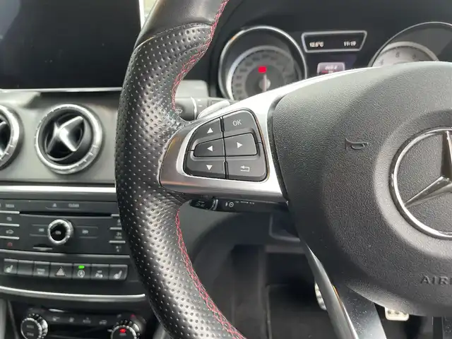 メルセデス・ベンツ ＣＬＡ２５０ 4MATIC 滋賀県 2016(平28)年 8.9万km カルサイトホワイト 純正HDDナビ/・Bluetooth/・CD、DVD/・ミュージック録音再生/AMGライン/・AMGスタイリングパッケージ（エアロ）/・シルバーダイヤモンドフロントグリル/・前席パワーシート/・18インチAMGアルミホイール/・フロントブレーキキャリパー＆ディスク/・前席ランバーサポート/・AMGスポーツステアリング/バックカメラ/ETC/ハーフレザーシート/前席シートヒーター/キセノンヘッドライト/前後コーナーセンサー/クルーズコントロール/ブラインドスポットアシスト/レーンキープアシスト/衝突防止アシストプラス/ESP/アテンションアシスト