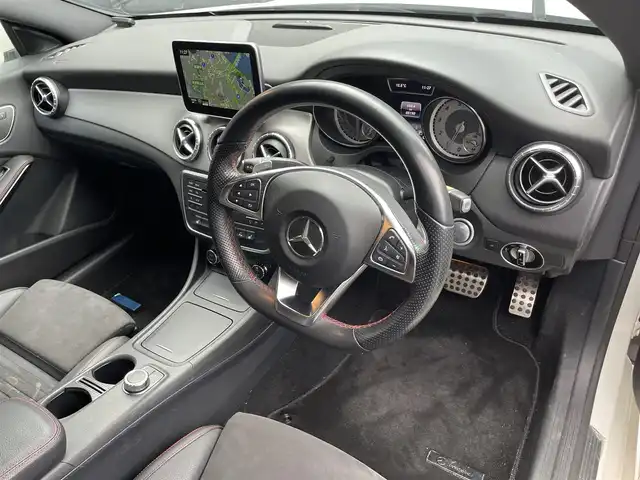 メルセデス・ベンツ ＣＬＡ２５０ 4MATIC 滋賀県 2016(平28)年 8.9万km カルサイトホワイト 純正HDDナビ/・Bluetooth/・CD、DVD/・ミュージック録音再生/AMGライン/・AMGスタイリングパッケージ（エアロ）/・シルバーダイヤモンドフロントグリル/・前席パワーシート/・18インチAMGアルミホイール/・フロントブレーキキャリパー＆ディスク/・前席ランバーサポート/・AMGスポーツステアリング/バックカメラ/ETC/ハーフレザーシート/前席シートヒーター/キセノンヘッドライト/前後コーナーセンサー/クルーズコントロール/ブラインドスポットアシスト/レーンキープアシスト/衝突防止アシストプラス/ESP/アテンションアシスト
