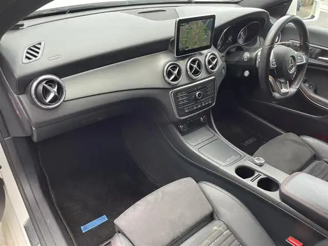 メルセデス・ベンツ ＣＬＡ２５０ 4MATIC 滋賀県 2016(平28)年 8.9万km カルサイトホワイト 純正HDDナビ/・Bluetooth/・CD、DVD/・ミュージック録音再生/AMGライン/・AMGスタイリングパッケージ（エアロ）/・シルバーダイヤモンドフロントグリル/・前席パワーシート/・18インチAMGアルミホイール/・フロントブレーキキャリパー＆ディスク/・前席ランバーサポート/・AMGスポーツステアリング/バックカメラ/ETC/ハーフレザーシート/前席シートヒーター/キセノンヘッドライト/前後コーナーセンサー/クルーズコントロール/ブラインドスポットアシスト/レーンキープアシスト/衝突防止アシストプラス/ESP/アテンションアシスト