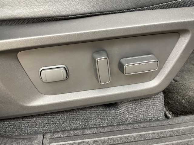 三菱 トライトン GSR 群馬県 2025(令7)年 0.4万km オレンジ 純正ベッドライナー　純正9型ナビ　全周囲カメラ　BSM　ETC　ドラレコ　レザーシート　シートヒーター　衝突被害軽減ブレーキ　レーンアシスト　オートマチックハイビーム　LEDヘッドライト　禁煙