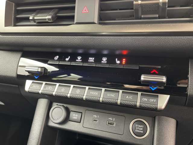 三菱 トライトン GSR 群馬県 2025(令7)年 0.4万km オレンジ 純正ベッドライナー　純正9型ナビ　全周囲カメラ　BSM　ETC　ドラレコ　レザーシート　シートヒーター　衝突被害軽減ブレーキ　レーンアシスト　オートマチックハイビーム　LEDヘッドライト　禁煙