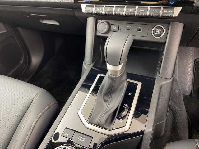 三菱 トライトン GSR 群馬県 2025(令7)年 0.4万km オレンジ 純正ベッドライナー　純正9型ナビ　全周囲カメラ　BSM　ETC　ドラレコ　レザーシート　シートヒーター　衝突被害軽減ブレーキ　レーンアシスト　オートマチックハイビーム　LEDヘッドライト　禁煙