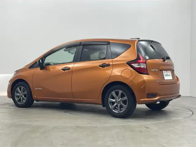 日産 ノート e－パワー メダリスト Bアロー 埼玉県 2018(平30)年 5.5万km プレミアムコロナオレンジ/スーパーブラック 2トーン 純正ナビ　アラウンドビューモニター　ＥＴＣ　ドライブレコーダー　エマージェンシーブレーキ　レーダークルーズコントロール　インテリジェントルームミラー　純正アルミホイール　オートライト　ＬＥＤライト