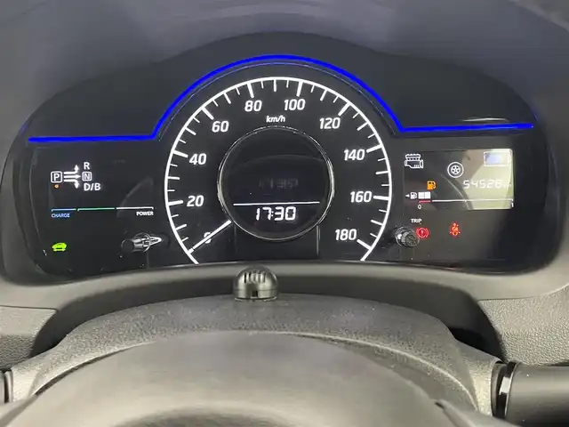 日産 ノート e－パワー メダリスト Bアロー 埼玉県 2018(平30)年 5.5万km プレミアムコロナオレンジ/スーパーブラック 2トーン 純正ナビ　アラウンドビューモニター　ＥＴＣ　ドライブレコーダー　エマージェンシーブレーキ　レーダークルーズコントロール　インテリジェントルームミラー　純正アルミホイール　オートライト　ＬＥＤライト