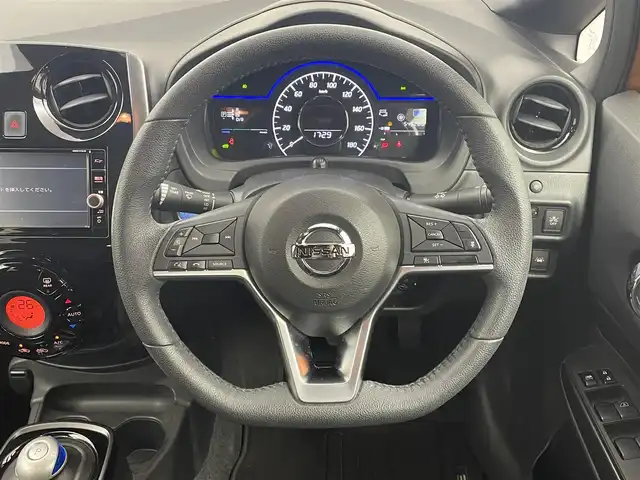 日産 ノート e－パワー メダリスト Bアロー 埼玉県 2018(平30)年 5.5万km プレミアムコロナオレンジ/スーパーブラック 2トーン 純正ナビ　アラウンドビューモニター　ＥＴＣ　ドライブレコーダー　エマージェンシーブレーキ　レーダークルーズコントロール　インテリジェントルームミラー　純正アルミホイール　オートライト　ＬＥＤライト