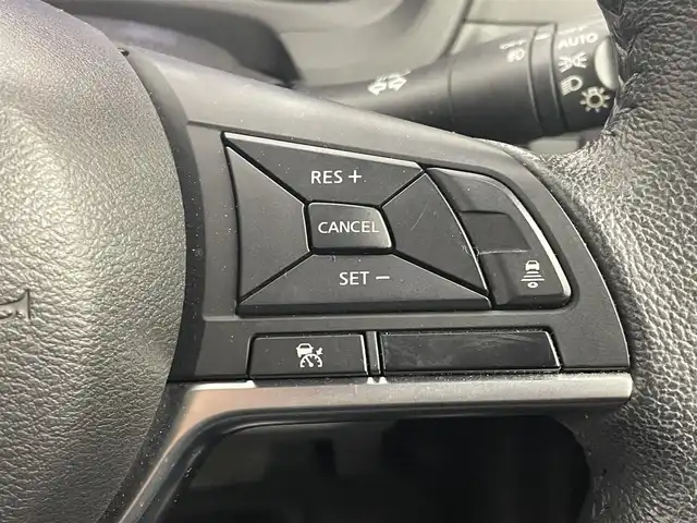 日産 ノート e－パワー メダリスト Bアロー 埼玉県 2018(平30)年 5.5万km プレミアムコロナオレンジ/スーパーブラック 2トーン 純正ナビ　アラウンドビューモニター　ＥＴＣ　ドライブレコーダー　エマージェンシーブレーキ　レーダークルーズコントロール　インテリジェントルームミラー　純正アルミホイール　オートライト　ＬＥＤライト