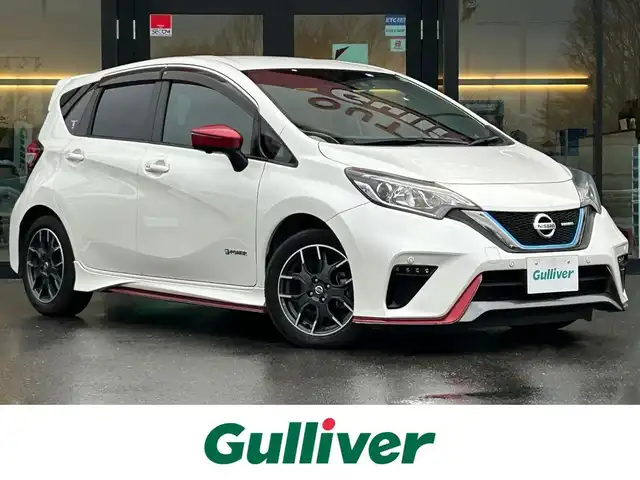 日産 ノート e－パワー ニスモ 栃木県 2018(平30)年 3万km ブリリアントホワイトパール エマージェンシーブレーキ/レーンキープアシスト/オートハイビーム/純正SDナビ/・フルセグTV/・CD/DVD/BT/・USB/SD/AUX/・AM.FM/アラウンドビューモニター/ETC/インテリジェントスマートルームミラー/ニスモフルエアロ/革巻きステアリング/ステアリングスイッチ/コーナーセンサー/スマートキー×２/プッシュスタート/LEDヘッドライト/フォグランプ（R）/オートライト/純正16インチAW/純正フロアマット/純正ドアバイザー/横滑り防止システム/電動格納ウィンカーミラー