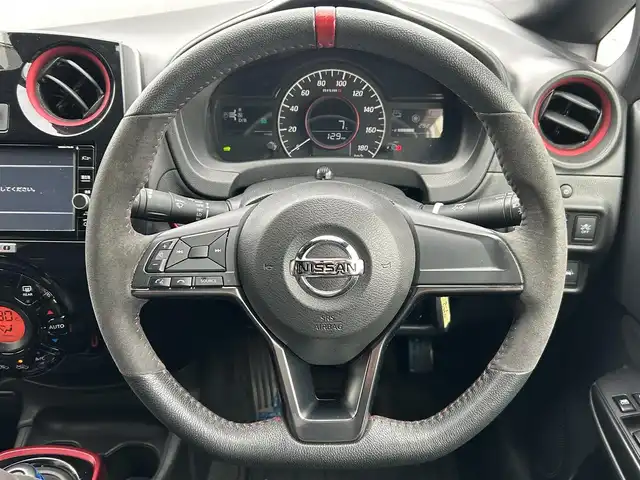 日産 ノート e－パワー ニスモ 栃木県 2018(平30)年 3万km ブリリアントホワイトパール エマージェンシーブレーキ/レーンキープアシスト/オートハイビーム/純正SDナビ/・フルセグTV/・CD/DVD/BT/・USB/SD/AUX/・AM.FM/アラウンドビューモニター/ETC/インテリジェントスマートルームミラー/ニスモフルエアロ/革巻きステアリング/ステアリングスイッチ/コーナーセンサー/スマートキー×２/プッシュスタート/LEDヘッドライト/フォグランプ（R）/オートライト/純正16インチAW/純正フロアマット/純正ドアバイザー/横滑り防止システム/電動格納ウィンカーミラー