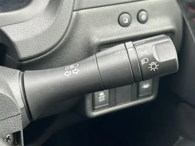 日産 ノート e－パワー ニスモ 栃木県 2018(平30)年 3万km ブリリアントホワイトパール エマージェンシーブレーキ/レーンキープアシスト/オートハイビーム/純正SDナビ/・フルセグTV/・CD/DVD/BT/・USB/SD/AUX/・AM.FM/アラウンドビューモニター/ETC/インテリジェントスマートルームミラー/ニスモフルエアロ/革巻きステアリング/ステアリングスイッチ/コーナーセンサー/スマートキー×２/プッシュスタート/LEDヘッドライト/フォグランプ（R）/オートライト/純正16インチAW/純正フロアマット/純正ドアバイザー/横滑り防止システム/電動格納ウィンカーミラー