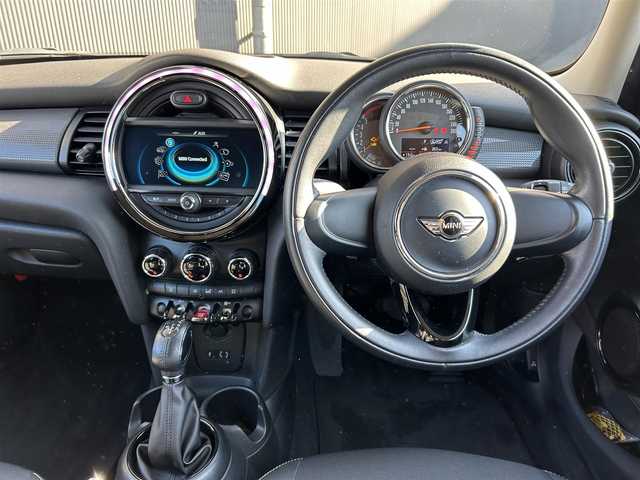 ＭＩＮＩ ミニ クーパー D 香川県 2016(平28)年 5.8万km ミッドナイト・ブラック・メタリック ブラックアルミ/オートライト/革巻きステアリング/F.Rフォグランプ/F.ドラレコ/電格ミラー/アンビエントライト/Bluetooth/USB/AUX