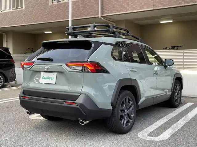 トヨタ ＲＡＶ４ アドベンチャー 大阪府 2023(令5)年 1.6万km アーバンカーキ ワンオーナー/純正10.5インチディスプレイオーディオ/（フルセグTV/Bluetooth）/TRD純正ルーフラック/（MS613-42001）/デジタルインナーミラー/トヨタセーフティーセンス/・プリクラッシュセーフティー/・レーントレーシングアシスト/・レーダークルーズコントロール/・オートマチックハイビーム/・ロードサインアシスト/・先行車発進/・パーキングサポートブレーキ前後/・ブラインドスポットモニター/黒レザーシート/Dパワーシートメモリ付き/前席シートヒーター/エアーシート/ステアリングヒーター/黒レザーシート/D/Nパワーシート/純正19インチアルミホイール/LEDヘッドライト/ETC2/0/先行車発進告知機能/保証書/取扱説明書/記録簿R5/R6/R7/スペアキー
