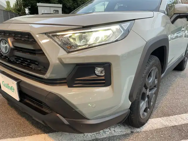 トヨタ ＲＡＶ４ アドベンチャー 大阪府 2023(令5)年 1.6万km アーバンカーキ ワンオーナー/純正10.5インチディスプレイオーディオ/（フルセグTV/Bluetooth）/TRD純正ルーフラック/（MS613-42001）/デジタルインナーミラー/トヨタセーフティーセンス/・プリクラッシュセーフティー/・レーントレーシングアシスト/・レーダークルーズコントロール/・オートマチックハイビーム/・ロードサインアシスト/・先行車発進/・パーキングサポートブレーキ前後/・ブラインドスポットモニター/黒レザーシート/Dパワーシートメモリ付き/前席シートヒーター/エアーシート/ステアリングヒーター/黒レザーシート/D/Nパワーシート/純正19インチアルミホイール/LEDヘッドライト/ETC2/0/先行車発進告知機能/保証書/取扱説明書/記録簿R5/R6/R7/スペアキー