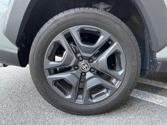 トヨタ ＲＡＶ４ アドベンチャー 大阪府 2023(令5)年 1.6万km アーバンカーキ ワンオーナー/純正10.5インチディスプレイオーディオ/（フルセグTV/Bluetooth）/TRD純正ルーフラック/（MS613-42001）/デジタルインナーミラー/トヨタセーフティーセンス/・プリクラッシュセーフティー/・レーントレーシングアシスト/・レーダークルーズコントロール/・オートマチックハイビーム/・ロードサインアシスト/・先行車発進/・パーキングサポートブレーキ前後/・ブラインドスポットモニター/黒レザーシート/Dパワーシートメモリ付き/前席シートヒーター/エアーシート/ステアリングヒーター/黒レザーシート/D/Nパワーシート/純正19インチアルミホイール/LEDヘッドライト/ETC2/0/先行車発進告知機能/保証書/取扱説明書/記録簿R5/R6/R7/スペアキー
