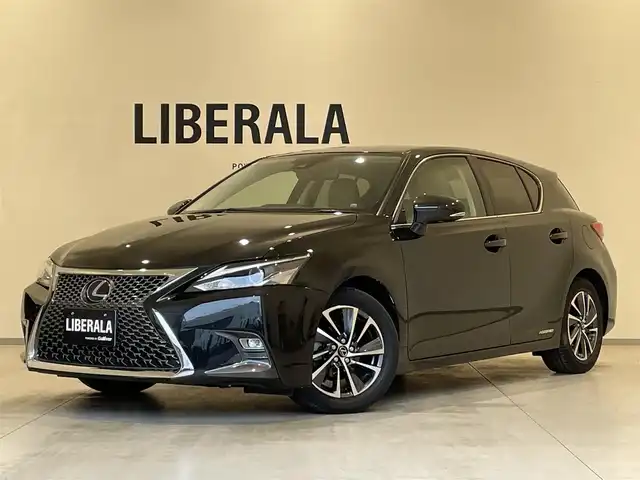 レクサス ＣＴ 200h バージョンC 熊本県 2020(令2)年 1.9万km グラファイトブラックガラスフレーク ・スマートキー/・プッシュスタート/・プリクラッシュセーフティ/・レーンでパチャーアラート/・クルーズコントロール(追従式)/・オートマティックハイビーム/・前席パワーシート/・前席シートヒーター /・純正メモリナビ/　【BD・Bluetooth・USB・SD・AUX・MSV】/・フルセグTV/・バックカメラ/・ETC2.0/・LEDヘッドランプ/・LEDフォグランプ/・純正マット