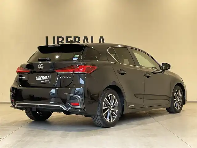 レクサス ＣＴ 200h バージョンC 熊本県 2020(令2)年 1.9万km グラファイトブラックガラスフレーク ・スマートキー/・プッシュスタート/・プリクラッシュセーフティ/・レーンでパチャーアラート/・クルーズコントロール(追従式)/・オートマティックハイビーム/・前席パワーシート/・前席シートヒーター /・純正メモリナビ/　【BD・Bluetooth・USB・SD・AUX・MSV】/・フルセグTV/・バックカメラ/・ETC2.0/・LEDヘッドランプ/・LEDフォグランプ/・純正マット