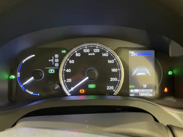 レクサス ＣＴ 200h バージョンC 熊本県 2020(令2)年 1.9万km グラファイトブラックガラスフレーク ・スマートキー/・プッシュスタート/・プリクラッシュセーフティ/・レーンでパチャーアラート/・クルーズコントロール(追従式)/・オートマティックハイビーム/・前席パワーシート/・前席シートヒーター /・純正メモリナビ/　【BD・Bluetooth・USB・SD・AUX・MSV】/・フルセグTV/・バックカメラ/・ETC2.0/・LEDヘッドランプ/・LEDフォグランプ/・純正マット