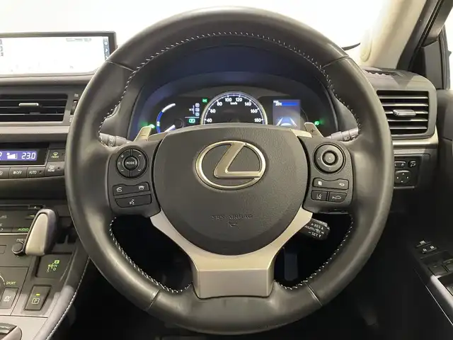 レクサス ＣＴ 200h バージョンC 熊本県 2020(令2)年 1.9万km グラファイトブラックガラスフレーク ・スマートキー/・プッシュスタート/・プリクラッシュセーフティ/・レーンでパチャーアラート/・クルーズコントロール(追従式)/・オートマティックハイビーム/・前席パワーシート/・前席シートヒーター /・純正メモリナビ/　【BD・Bluetooth・USB・SD・AUX・MSV】/・フルセグTV/・バックカメラ/・ETC2.0/・LEDヘッドランプ/・LEDフォグランプ/・純正マット