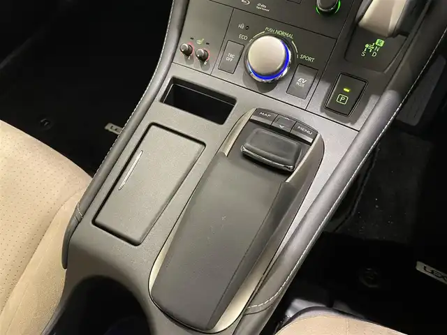 レクサス ＣＴ 200h バージョンC 熊本県 2020(令2)年 1.9万km グラファイトブラックガラスフレーク ・スマートキー/・プッシュスタート/・プリクラッシュセーフティ/・レーンでパチャーアラート/・クルーズコントロール(追従式)/・オートマティックハイビーム/・前席パワーシート/・前席シートヒーター /・純正メモリナビ/　【BD・Bluetooth・USB・SD・AUX・MSV】/・フルセグTV/・バックカメラ/・ETC2.0/・LEDヘッドランプ/・LEDフォグランプ/・純正マット