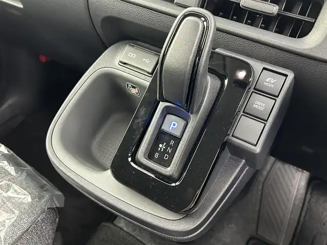 トヨタ シエンタ ハイブリッド Z 埼玉県 2024(令6)年 0.4万km プラチナホワイトパールマイカ 純正ナビ（BT/AM/FM）/フルセグTV/トヨタセーフティーセンス/レーダークルーズコントロール/アラウンドビューモニター/レーンキープアシスト/横滑り防止装置/盗難防止装置/プリクラッシュセーフティ/パノラミックビューモニター/コーナーセンサー/LEDヘッドライト/ETC2.0/両側パワースライドドア/プッシュスタート/スマートキー