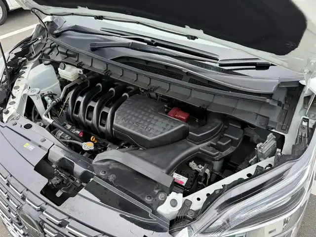 日産 セレナ ハイウェイスター V 神奈川県 2021(令3)年 6万km 白 純正ナビ /フルセグ　/ETC /両側パワースライドドア　/追従クルーズコントロール　/Bluetooth接続　/CD/DVD　/前後ドライブレコーダー　/前後コーナーセンサー/ABS　/横滑り防止装置　/衝突被害軽減システム/3列シート/パワーステアリング/パワーウィンドウ/純正フロアマット/純正アルミホイル/オートライト/LEDヘッドライト/ｗ＋サイドエアバッグ