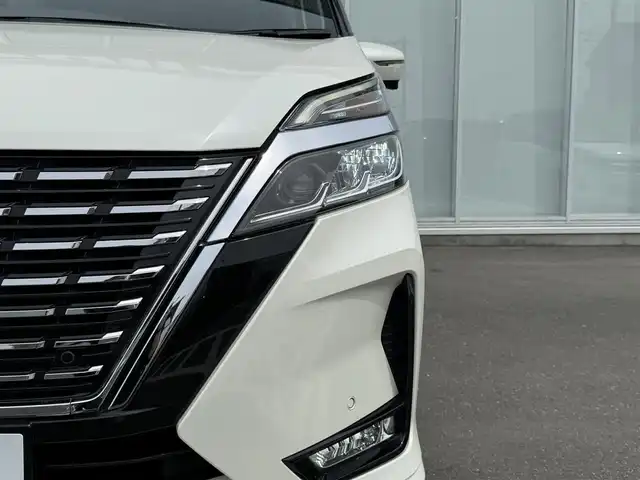 日産 セレナ ハイウェイスター V 神奈川県 2021(令3)年 6万km 白 純正ナビ /フルセグ　/ETC /両側パワースライドドア　/追従クルーズコントロール　/Bluetooth接続　/CD/DVD　/前後ドライブレコーダー　/前後コーナーセンサー/ABS　/横滑り防止装置　/衝突被害軽減システム/3列シート/パワーステアリング/パワーウィンドウ/純正フロアマット/純正アルミホイル/オートライト/LEDヘッドライト/ｗ＋サイドエアバッグ