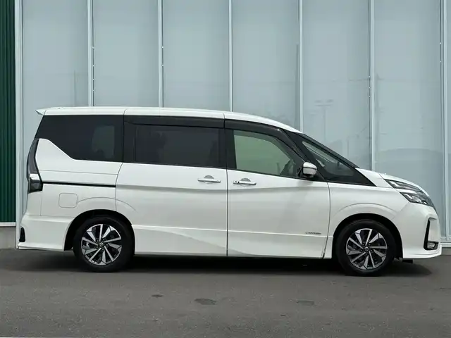 日産 セレナ ハイウェイスター V 神奈川県 2021(令3)年 6万km 白 純正ナビ /フルセグ　/ETC /両側パワースライドドア　/追従クルーズコントロール　/Bluetooth接続　/CD/DVD　/前後ドライブレコーダー　/前後コーナーセンサー/ABS　/横滑り防止装置　/衝突被害軽減システム/3列シート/パワーステアリング/パワーウィンドウ/純正フロアマット/純正アルミホイル/オートライト/LEDヘッドライト/ｗ＋サイドエアバッグ