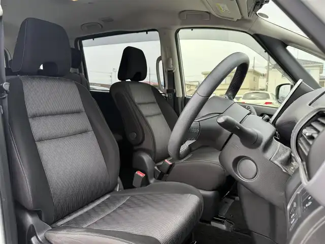 日産 セレナ ハイウェイスター V 神奈川県 2021(令3)年 6万km 白 純正ナビ /フルセグ　/ETC /両側パワースライドドア　/追従クルーズコントロール　/Bluetooth接続　/CD/DVD　/前後ドライブレコーダー　/前後コーナーセンサー/ABS　/横滑り防止装置　/衝突被害軽減システム/3列シート/パワーステアリング/パワーウィンドウ/純正フロアマット/純正アルミホイル/オートライト/LEDヘッドライト/ｗ＋サイドエアバッグ