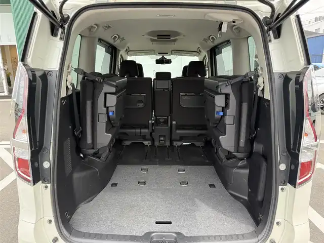 日産 セレナ ハイウェイスター V 神奈川県 2021(令3)年 6万km 白 純正ナビ /フルセグ　/ETC /両側パワースライドドア　/追従クルーズコントロール　/Bluetooth接続　/CD/DVD　/前後ドライブレコーダー　/前後コーナーセンサー/ABS　/横滑り防止装置　/衝突被害軽減システム/3列シート/パワーステアリング/パワーウィンドウ/純正フロアマット/純正アルミホイル/オートライト/LEDヘッドライト/ｗ＋サイドエアバッグ