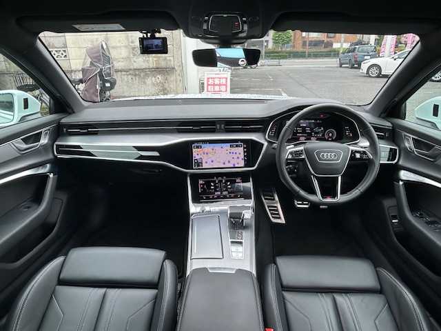 アウディ アウディ Ａ６ 45TFSIクワトロ Sライン 東京都 2022(令4)年 2.4万km グレイシアホワイトメタリック 純正SDナビ/衝突被害軽減ブレーキ/パワーアシストパッケージ/・パワークロージングドア/・パワートランクフード/リオコンフォートパッケージ/・シートヒーター後席/・4ゾーン（前後左右独立調整）オートエアコン/ライティングパッケージ/・HDマトリクスLEDヘッドランプ/・ヘッドランプウォッシャー/・マルチカラーアンビエントライティング/パークアシストパッケージ/・サラウンドビューカメラ/カーブストーンアシスト/ブラックスタイリングパッケージ/・ブラック枠付ブラック横８本桟フロントグリル/ステアリングヒーター/4WD /ETC2.0/ドライブレコーダー/横滑り防止装置/取扱説明書