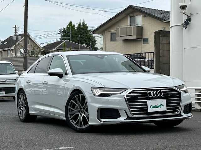 アウディ アウディ Ａ６ 45TFSIクワトロ Sライン 東京都 2022(令4)年 2.4万km グレイシアホワイトメタリック 純正SDナビ/衝突被害軽減ブレーキ/パワーアシストパッケージ/・パワークロージングドア/・パワートランクフード/リオコンフォートパッケージ/・シートヒーター後席/・4ゾーン（前後左右独立調整）オートエアコン/ライティングパッケージ/・HDマトリクスLEDヘッドランプ/・ヘッドランプウォッシャー/・マルチカラーアンビエントライティング/パークアシストパッケージ/・サラウンドビューカメラ/カーブストーンアシスト/ブラックスタイリングパッケージ/・ブラック枠付ブラック横８本桟フロントグリル/ステアリングヒーター/4WD /ETC2.0/ドライブレコーダー/横滑り防止装置/取扱説明書