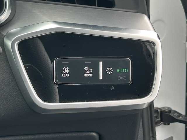 アウディ アウディ Ａ６ 45TFSIクワトロ Sライン 東京都 2022(令4)年 2.4万km グレイシアホワイトメタリック 純正SDナビ/衝突被害軽減ブレーキ/パワーアシストパッケージ/・パワークロージングドア/・パワートランクフード/リオコンフォートパッケージ/・シートヒーター後席/・4ゾーン（前後左右独立調整）オートエアコン/ライティングパッケージ/・HDマトリクスLEDヘッドランプ/・ヘッドランプウォッシャー/・マルチカラーアンビエントライティング/パークアシストパッケージ/・サラウンドビューカメラ/カーブストーンアシスト/ブラックスタイリングパッケージ/・ブラック枠付ブラック横８本桟フロントグリル/ステアリングヒーター/4WD /ETC2.0/ドライブレコーダー/横滑り防止装置/取扱説明書