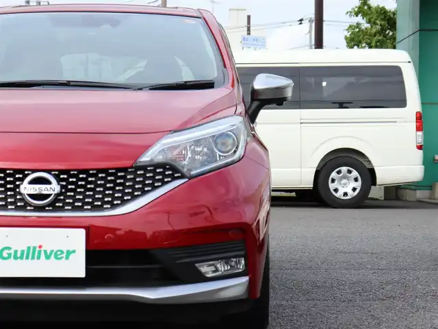 日産 ノート e－パワー X モード・プレミア 神奈川県 2017(平29)年 4.3万km ガーネットレッド メモリナビ/アラウンドビューモニター/フルセグテレビ/ETC2.0/ドライブレコーダー/LEDヘットライト/ステアリングスイッチ/プッシュスタート/インテリジェントキー/保証書/取説/記録（H.30.R.2.4.6）/スペアインテリキー