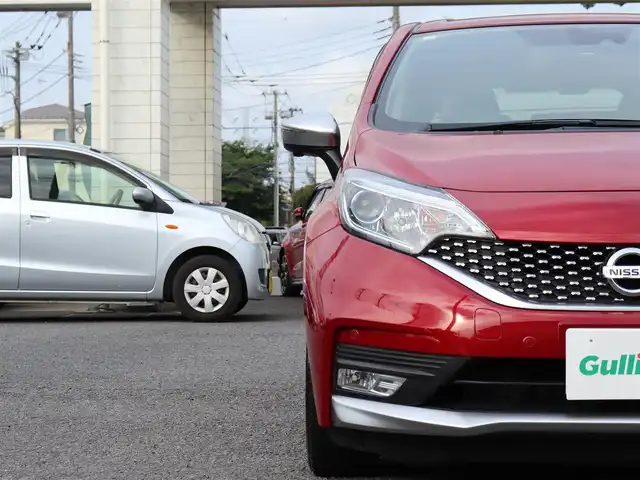 日産 ノート e－パワー X モード・プレミア 神奈川県 2017(平29)年 4.3万km ガーネットレッド メモリナビ/アラウンドビューモニター/フルセグテレビ/ETC2.0/ドライブレコーダー/LEDヘットライト/ステアリングスイッチ/プッシュスタート/インテリジェントキー/保証書/取説/記録（H.30.R.2.4.6）/スペアインテリキー
