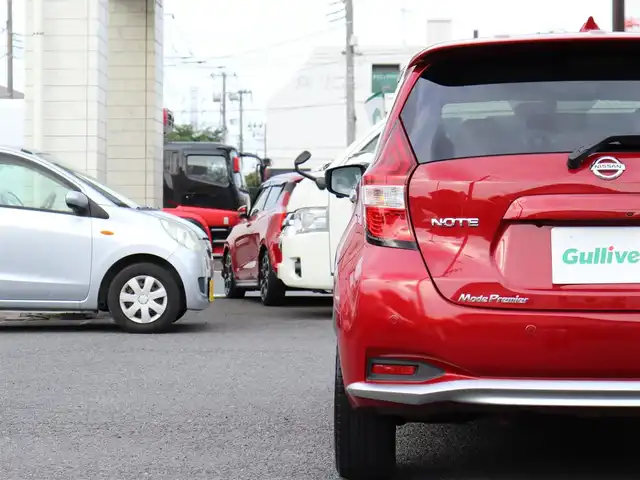 日産 ノート e－パワー X モード・プレミア 神奈川県 2017(平29)年 4.3万km ガーネットレッド メモリナビ/アラウンドビューモニター/フルセグテレビ/ETC2.0/ドライブレコーダー/LEDヘットライト/ステアリングスイッチ/プッシュスタート/インテリジェントキー/保証書/取説/記録（H.30.R.2.4.6）/スペアインテリキー