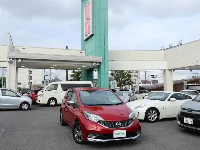 日産 ノート e－パワー X モード・プレミア 神奈川県 2017(平29)年 4.3万km ガーネットレッド メモリナビ/アラウンドビューモニター/フルセグテレビ/ETC2.0/ドライブレコーダー/LEDヘットライト/ステアリングスイッチ/プッシュスタート/インテリジェントキー/保証書/取説/記録（H.30.R.2.4.6）/スペアインテリキー