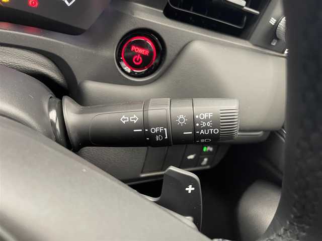 ホンダ ヴェゼル ハイブリッド e:HEV Z 鹿児島県 2025(令7)年 0.1千km プラチナホワイトパール Honda CONNECTディスプレー+ETC2.0車載器+ワイヤレス充電器/純正フロントグリル（ベルリナブラック）/ホンダセンシング　/バックカメラ/ブラインドスポットモニター　/電動パーキングブレーキ　/オートブレーキホールド　/オールオートウィンドウ　/革巻きステアリング/ステアリングヒーター/パドルシフト