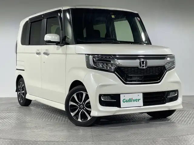 ホンダ Ｎ ＢＯＸ カスタム G L ホンダセンシング 神奈川県 2017(平29)年 7.3万km プレミアムホワイトパールⅡ 純正7型SDナビゲーション【VXM-184VFi】/AM FM フルセグ Bluetooth CD DVD SD/バックカメラ/両側パワースライドドア/ホンダセンシング/衝突軽減ブレーキ/誤発進抑制機能/後方誤発進抑制機能/歩行者事故低減ステアリング/先行車発進お知らせ機能/アダプティブクルーズコントロール/車線維持支援システム/標識認識機能/路外逸脱抑制機能/ステアリングリモコン/ビルトインETC/純正フロアマット/プッシュスタート/スマートキー/LEDヘッドライト/オートライト/オートマチックハイビーム/フォグランプ/純正14アルミホイル/ドアバイザー