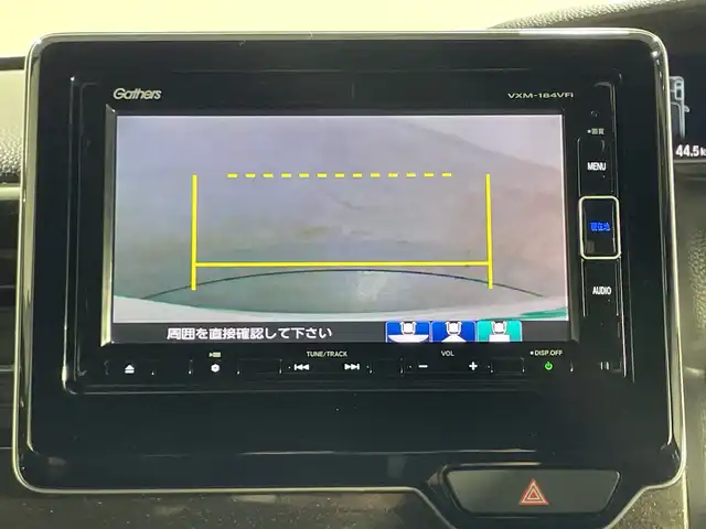 ホンダ Ｎ ＢＯＸ カスタム G L ホンダセンシング 神奈川県 2017(平29)年 7.3万km プレミアムホワイトパールⅡ 純正7型SDナビゲーション【VXM-184VFi】/AM FM フルセグ Bluetooth CD DVD SD/バックカメラ/両側パワースライドドア/ホンダセンシング/衝突軽減ブレーキ/誤発進抑制機能/後方誤発進抑制機能/歩行者事故低減ステアリング/先行車発進お知らせ機能/アダプティブクルーズコントロール/車線維持支援システム/標識認識機能/路外逸脱抑制機能/ステアリングリモコン/ビルトインETC/純正フロアマット/プッシュスタート/スマートキー/LEDヘッドライト/オートライト/オートマチックハイビーム/フォグランプ/純正14アルミホイル/ドアバイザー