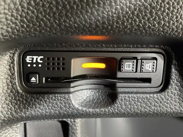 ホンダ Ｎ ＢＯＸ カスタム G L ホンダセンシング 神奈川県 2017(平29)年 7.3万km プレミアムホワイトパールⅡ 純正7型SDナビゲーション【VXM-184VFi】/AM FM フルセグ Bluetooth CD DVD SD/バックカメラ/両側パワースライドドア/ホンダセンシング/衝突軽減ブレーキ/誤発進抑制機能/後方誤発進抑制機能/歩行者事故低減ステアリング/先行車発進お知らせ機能/アダプティブクルーズコントロール/車線維持支援システム/標識認識機能/路外逸脱抑制機能/ステアリングリモコン/ビルトインETC/純正フロアマット/プッシュスタート/スマートキー/LEDヘッドライト/オートライト/オートマチックハイビーム/フォグランプ/純正14アルミホイル/ドアバイザー