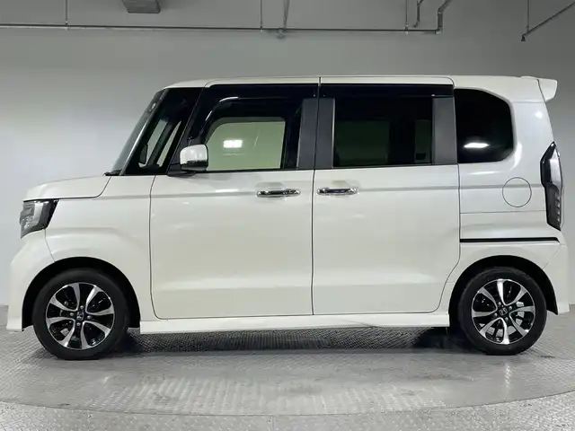 ホンダ Ｎ ＢＯＸ カスタム G L ホンダセンシング 神奈川県 2017(平29)年 7.3万km プレミアムホワイトパールⅡ 純正7型SDナビゲーション【VXM-184VFi】/AM FM フルセグ Bluetooth CD DVD SD/バックカメラ/両側パワースライドドア/ホンダセンシング/衝突軽減ブレーキ/誤発進抑制機能/後方誤発進抑制機能/歩行者事故低減ステアリング/先行車発進お知らせ機能/アダプティブクルーズコントロール/車線維持支援システム/標識認識機能/路外逸脱抑制機能/ステアリングリモコン/ビルトインETC/純正フロアマット/プッシュスタート/スマートキー/LEDヘッドライト/オートライト/オートマチックハイビーム/フォグランプ/純正14アルミホイル/ドアバイザー