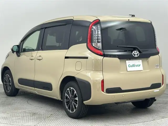 トヨタ シエンタ ハイブリッド Z 道央・札幌 2023(令5)年 0.6万km ベージュ ・４WD/・純正モデリスタAW/・純正ディスプレイオーディオ/・ナビキット/　BT/USB/Miracast/フルセグ/・バックカメラ/・ビルトインETC/・前後ドライブレコーダー/・トヨタセーフティセンス/・プリクラッシュセーフティ/・レーンキープアシスト/・レーダークルーズコントロール/・オートハイビーム/・クリアランスソナー/・BSM/・PDA/・PKSB/・RSA/・両側パワースライドドア/・LEDヘッドライト/・フォグライト/・オートライト/・プッシュスタート/・スマートキー/・純正フロアマット/・ドアバイザー/・保証書