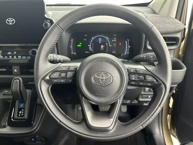 トヨタ シエンタ ハイブリッド Z 道央・札幌 2023(令5)年 0.6万km ベージュ ・４WD/・純正モデリスタAW/・純正ディスプレイオーディオ/・ナビキット/　BT/USB/Miracast/フルセグ/・バックカメラ/・ビルトインETC/・前後ドライブレコーダー/・トヨタセーフティセンス/・プリクラッシュセーフティ/・レーンキープアシスト/・レーダークルーズコントロール/・オートハイビーム/・クリアランスソナー/・BSM/・PDA/・PKSB/・RSA/・両側パワースライドドア/・LEDヘッドライト/・フォグライト/・オートライト/・プッシュスタート/・スマートキー/・純正フロアマット/・ドアバイザー/・保証書