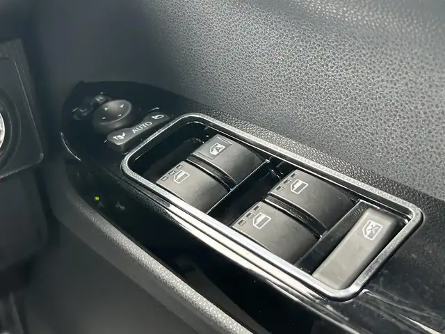 ダイハツ タント カスタム X スタイルセレクション 栃木県 2022(令4)年 1.8万km パール 衝突被害軽減ブレーキ/純正SDナビ/フルセグTV/DVD/Bluetooth/USB/アラウンドビューモニター/ビルトインETC/前ドライブレコーダー/ハーフレザーシート/前席シートヒーター/両側パワースライドドア/スマートキー×1/プッシュスタート/ステアリングリモコン/LEDオートライト/純正14インチAW/アイドリングストップ/横滑り防止装置/保証書